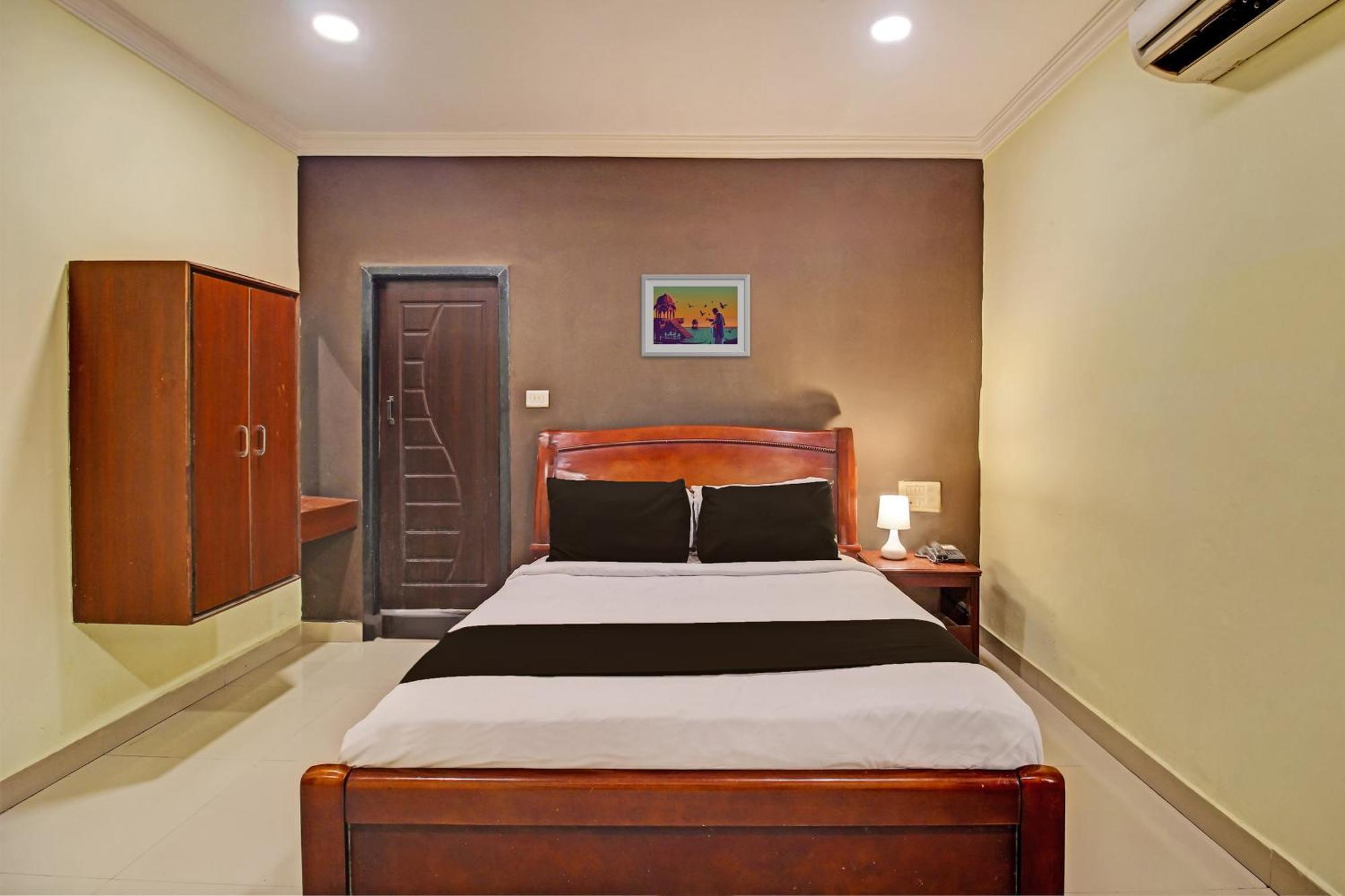 Hotel O Ruma Near Nampally Railway Station Hyderabad Esterno foto