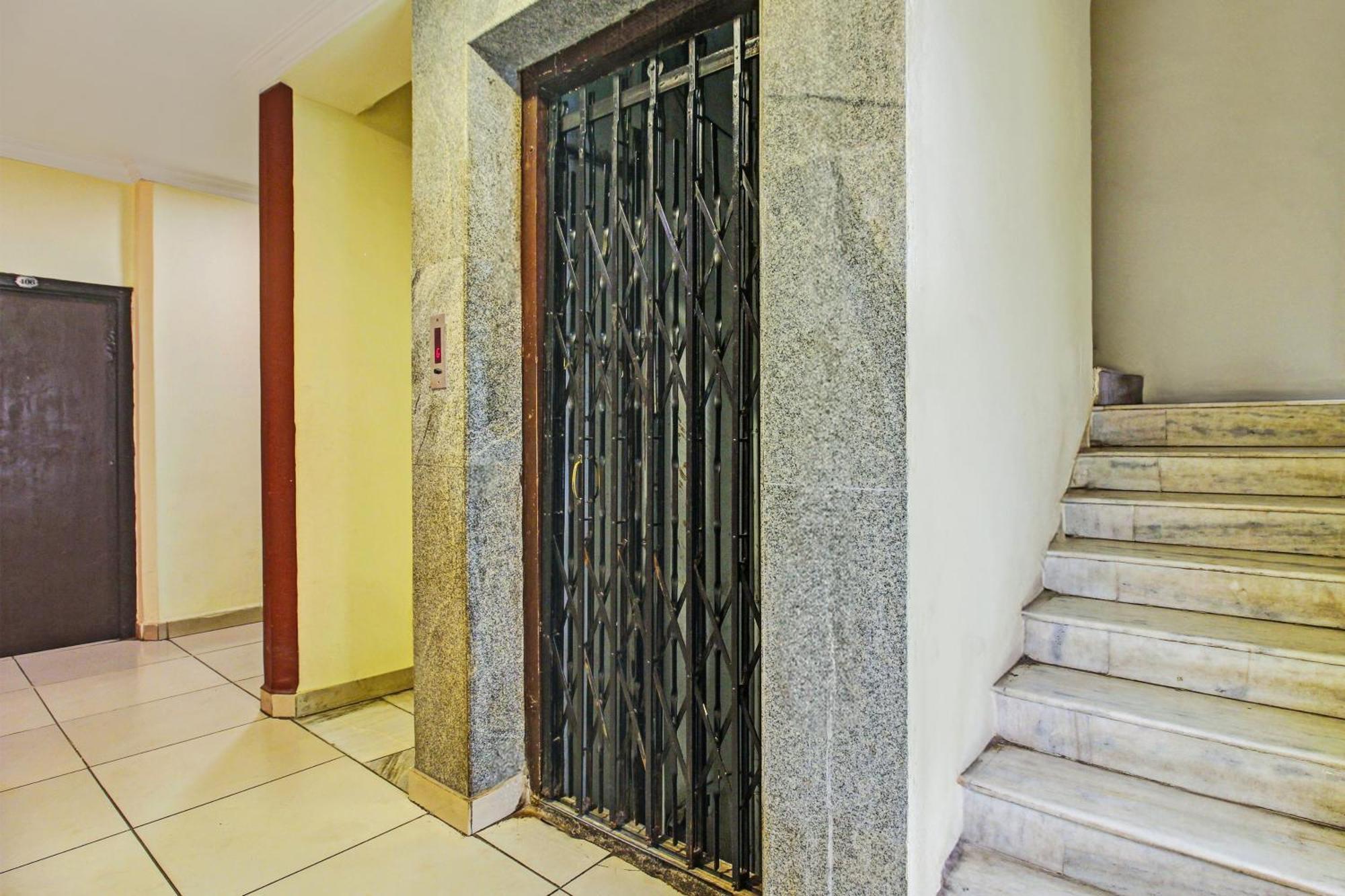 Hotel O Ruma Near Nampally Railway Station Hyderabad Esterno foto