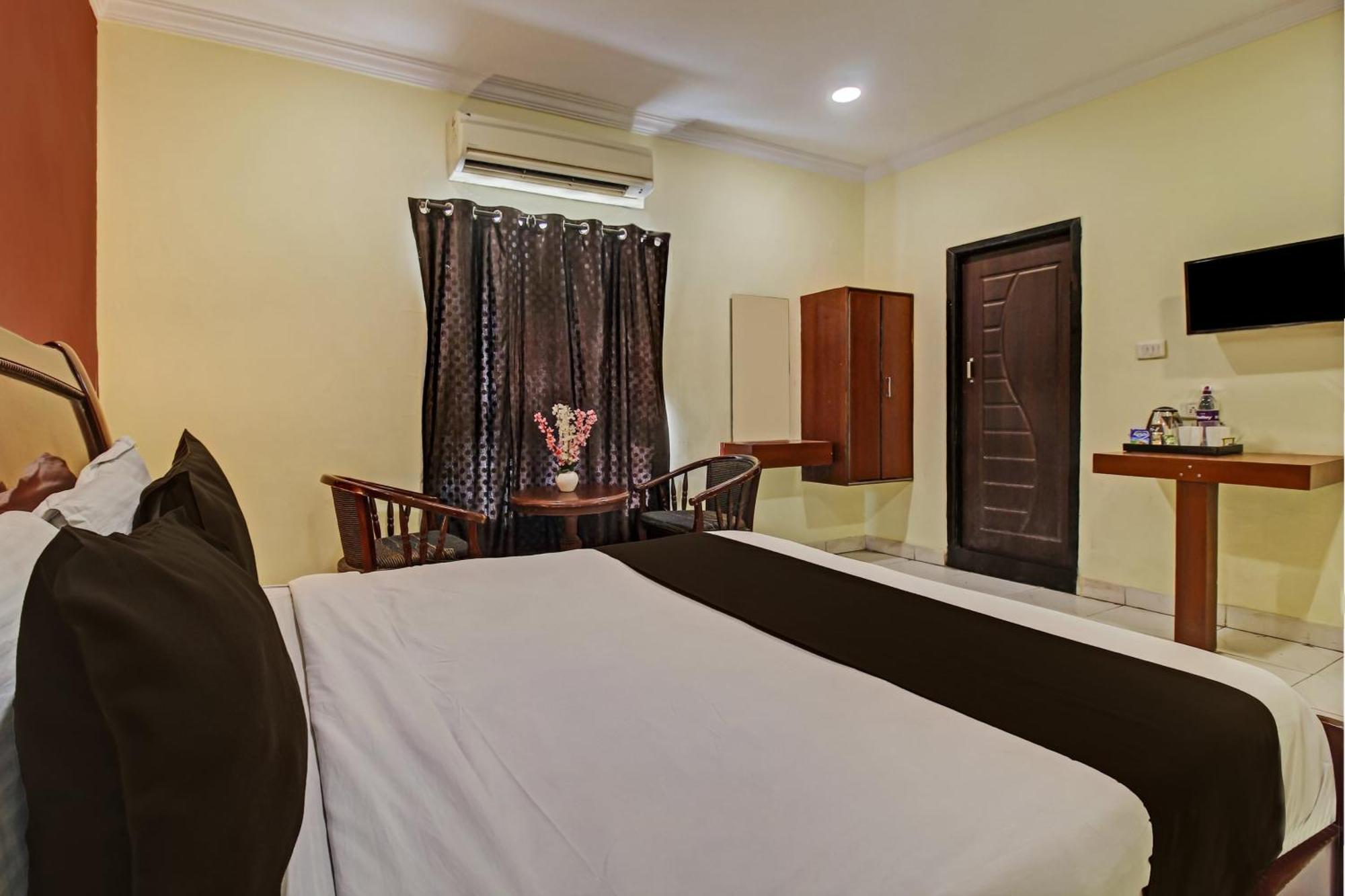 Hotel O Ruma Near Nampally Railway Station Hyderabad Esterno foto